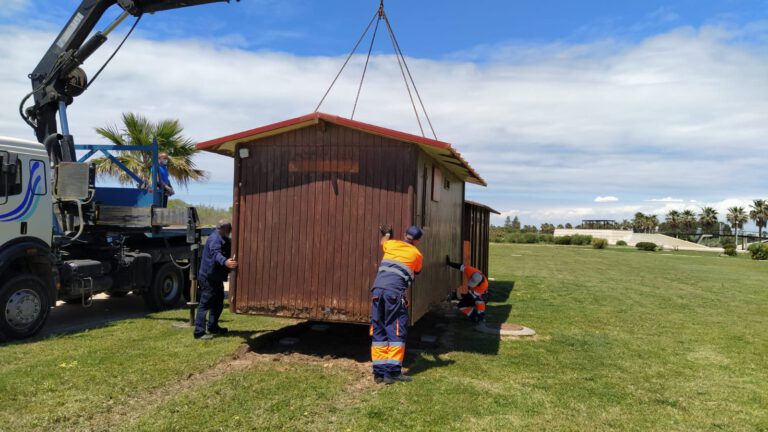 Instalación de módulo de botiquín para usuarios de la playa de Costa Ballena Chipiona