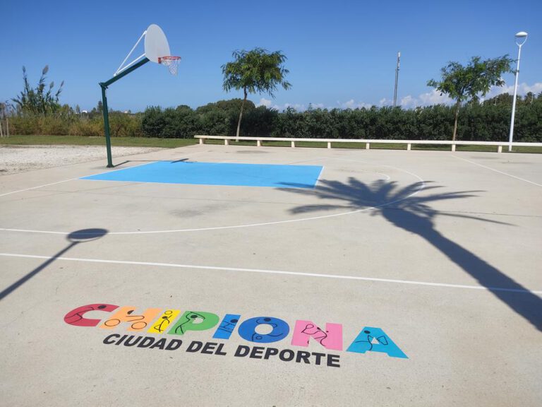 NUEVAS CANASTAS DE BALONCESTO INSTALADAS EN COSTA BALLENA CHIPIONA