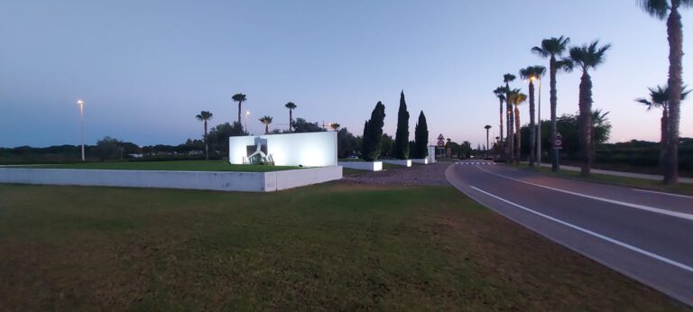 Nueva iluminación en la entrada de Costa Ballena Chipiona